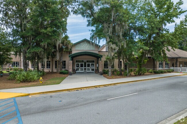 Hilton Head Island Early Childhood Center is a public, magnet school.