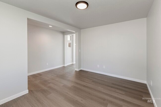 1092 Ellis River Ave, Middleton, ID 83644 - photo 7