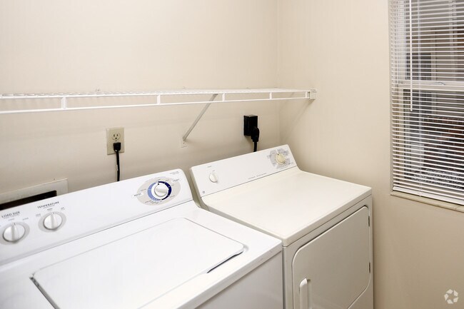 Forest Oaks Apartments, Muncie, IN 47304 - photo 6