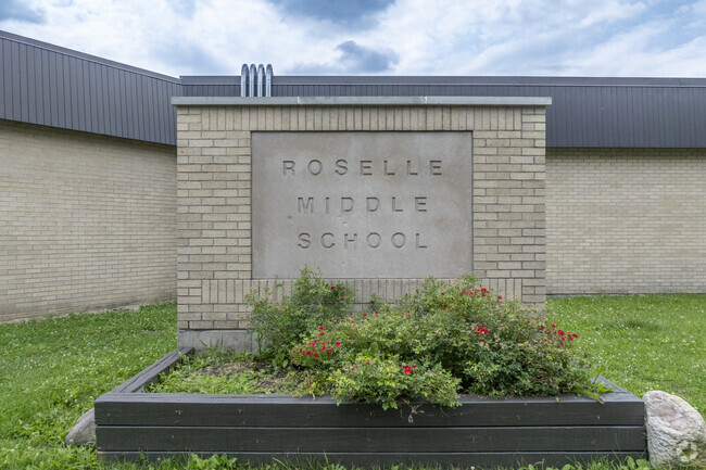Roselle Middle School has 242 students.