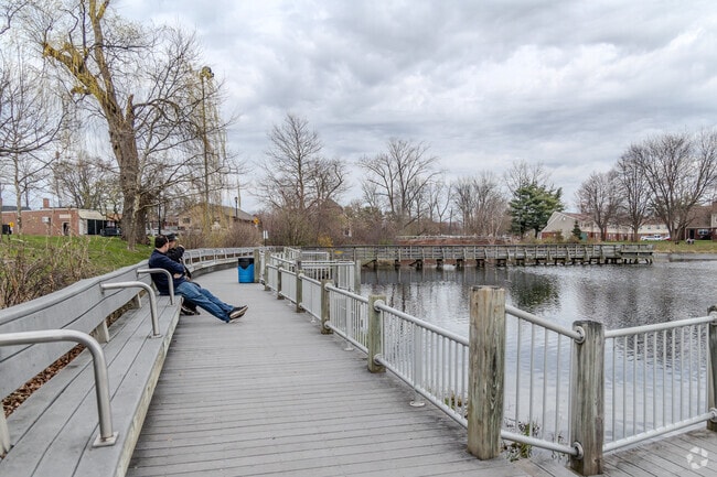 Fresh Water Pond is a family community located in Enfield, CT.