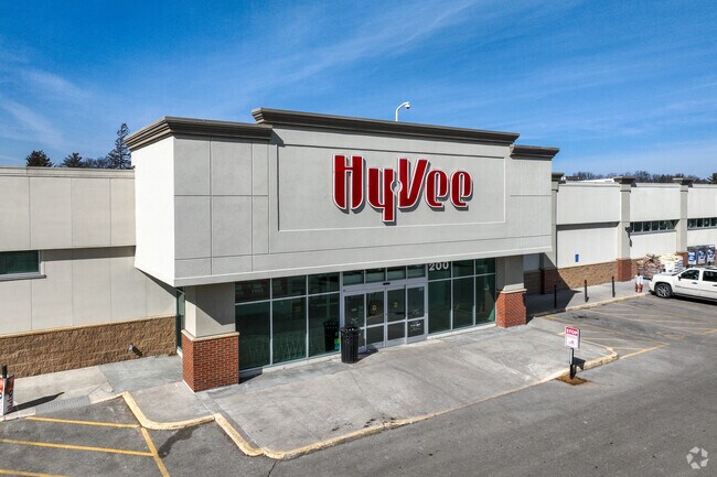 HyVee is a major grocer in the New Prague area.