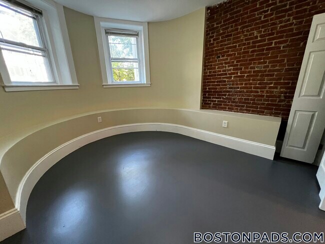 36 High St unit 2, Brookline, MA 02445 - photo 3