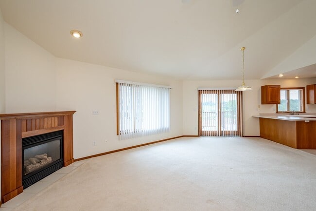 10 Redtail Ct, Coralville, IA 52241 - photo 4