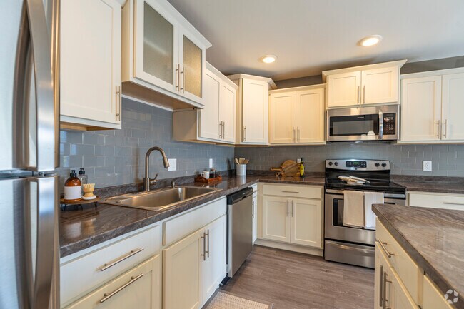 Pine Lane Estates, Lansing, MI 48912 - photo 5