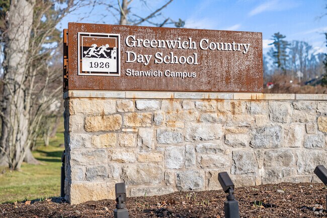 The Stanwich School is conveniently located on Stanwich Road in Greenwich.