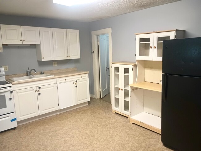 227 S Main St unit 227 S Main, Tipton, IN 46072 - photo 4