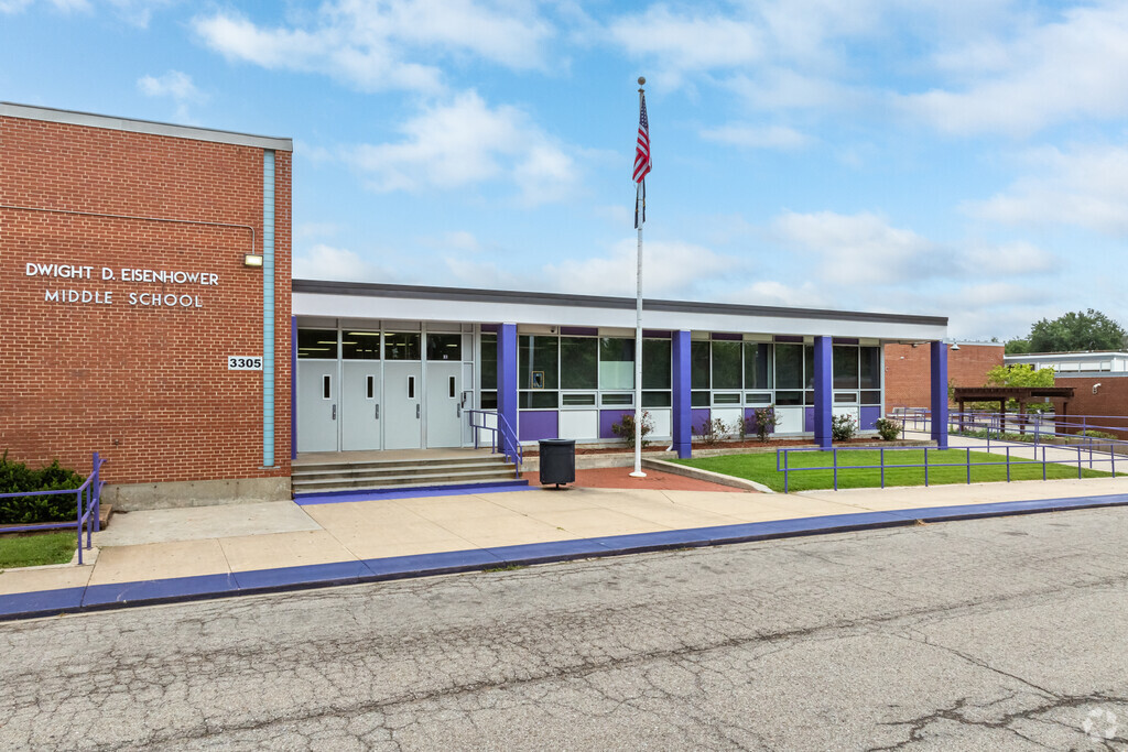 Administration welcomes all students and parents to Eisenhower Middle School.