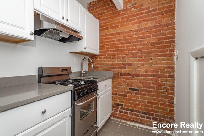 179 St Botolph St unit 7, Boston, MA 02115 - photo 3