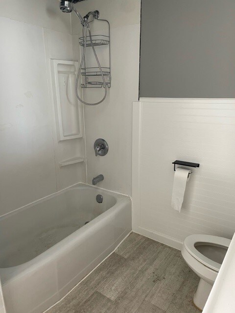 233 W Locust St, Dekalb, IL 60115 - photo 5