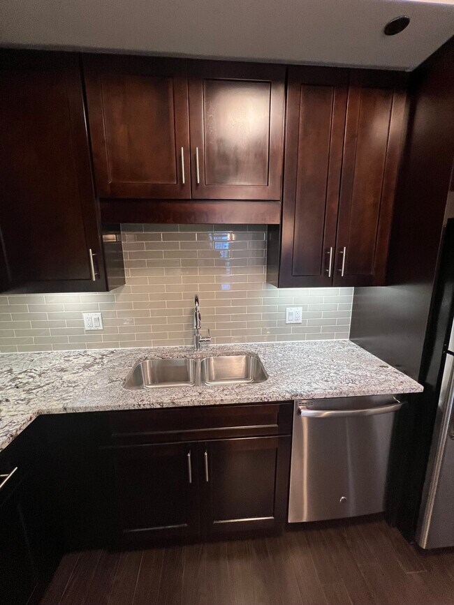 68 W Hubbard St unit 4706, Chicago, IL 60654 - photo 4