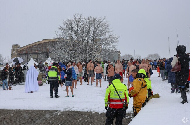The city of Salem comes out in the snow for Freezin' For A Reason Polar Plunge.