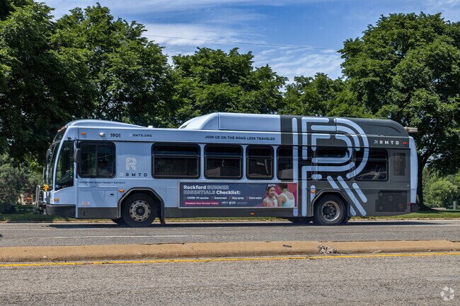 The Rockford bus line isn't far from the Jackson Oaks area.