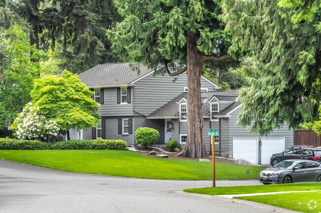 There are newer custom builds in Parkwood - Mercer Firs as well as more traditional offerings.