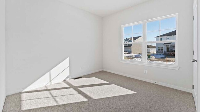 2209 Creek View Ln, Raymore, MO 64083 - photo 4