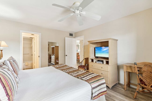 600 Neapolitan Way unit FL2-ID1073544P, Naples, FL 34103 - photo 3