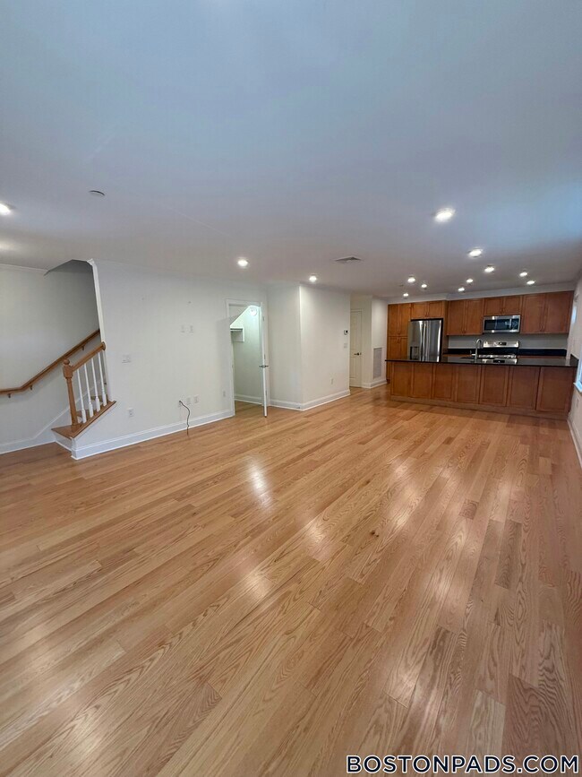 104 Ellery Ct unit 104, Chestnut Hill, MA 02467 - photo 6