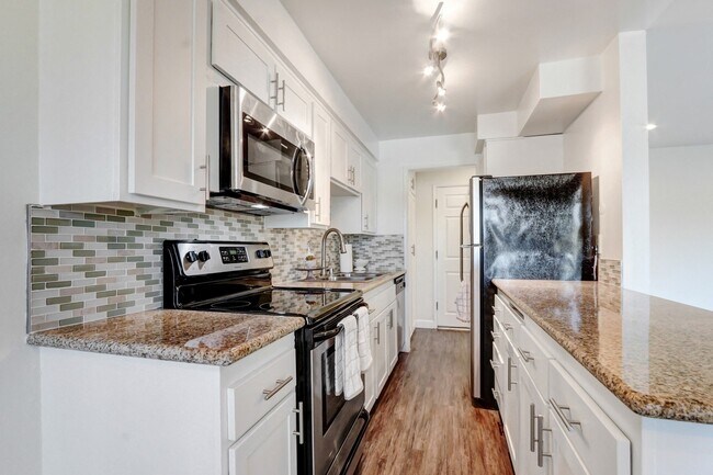 The Montecito, Van Nuys, CA 91411 - photo 4