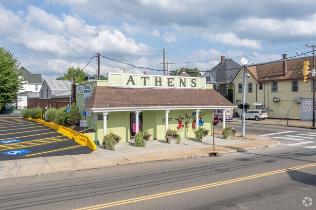Enjoy a Mediterranean taste and head to Athens Restaurant for a bite to eat in Souers.