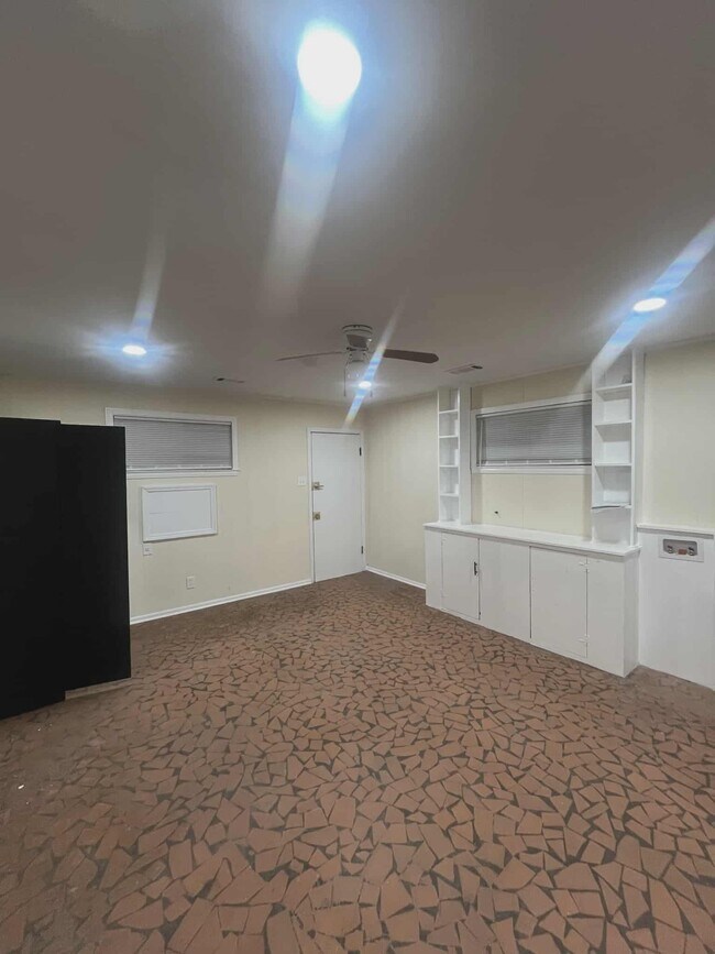 253 W Burdock Ave, Memphis, TN 38109 - photo 4