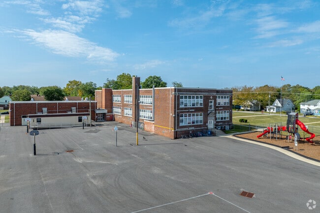 The student to teacher ratio at Loudenslager Elementary School is 11 to 1.