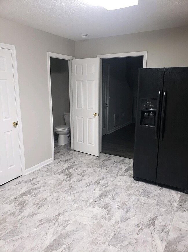 Clifton Knolls, Staunton, VA 24401 - photo 4