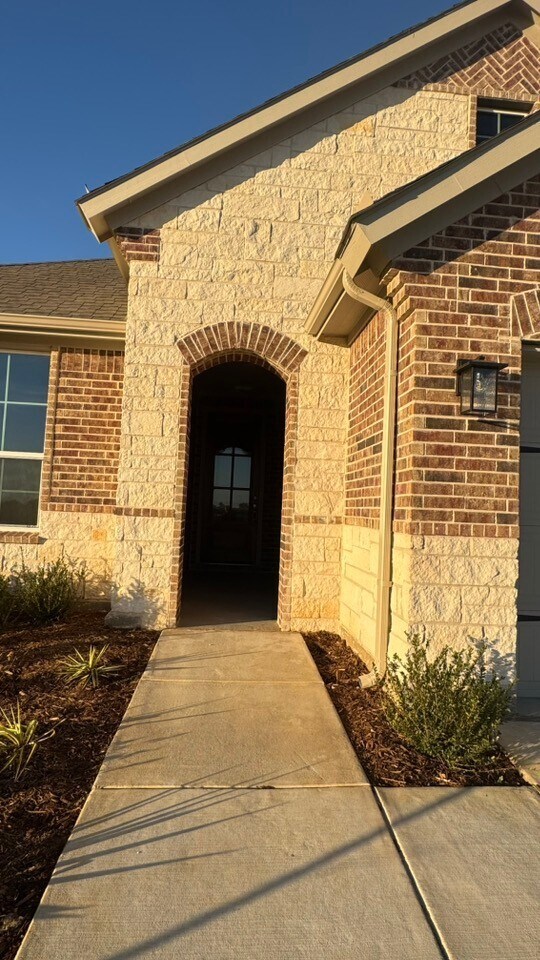 3517 Helena St, Gainesville, TX 76240 - photo 2