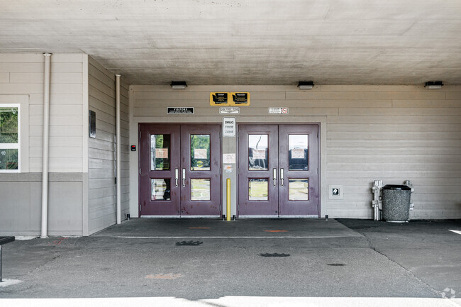 Hoquiam Middle School provides education for 6th through 8th grade students.