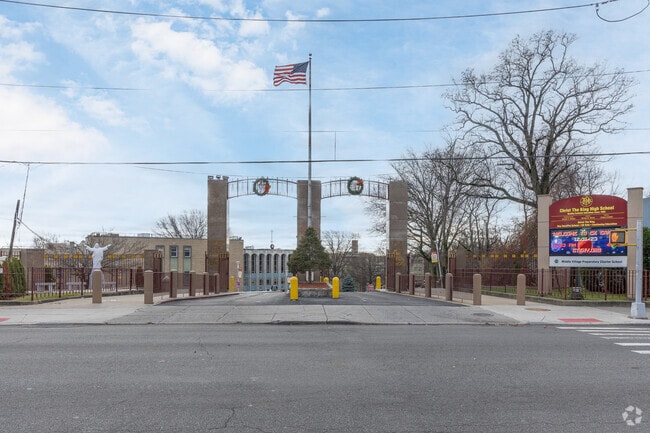 The school enrolls 59% economically disadvantaged students.