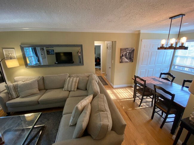 1628 W Abingdon Dr unit 101, Alexandria, VA 22314 - photo 6