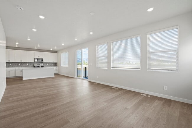 3452 S 3100 W, West Haven, UT 84401 - photo 5