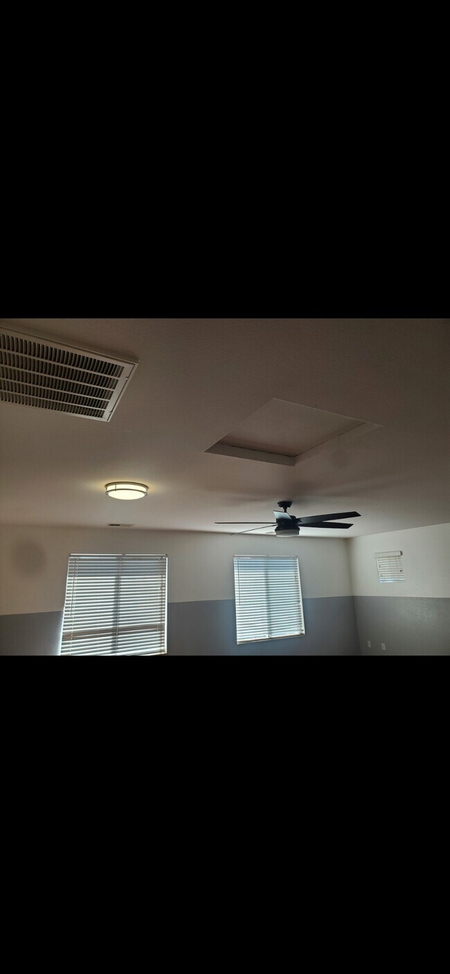 main living room (center)