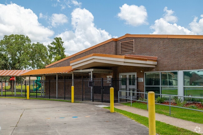 Norco Elementary serves Pre-K through 5th grade in New Orleans.