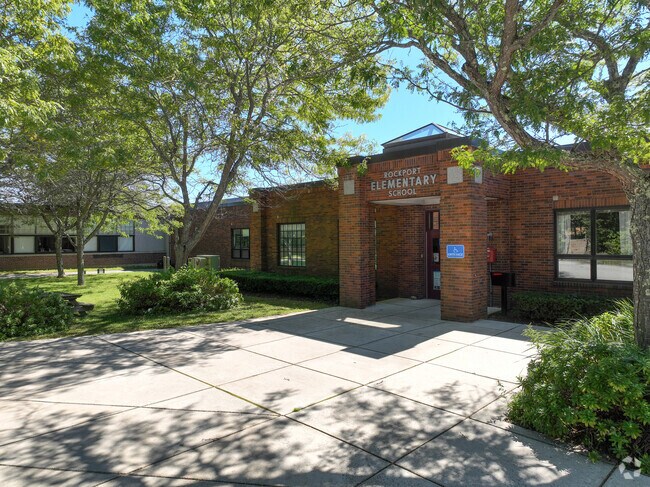 The Rockport Elementary School is great place for children to start their eductaion.
