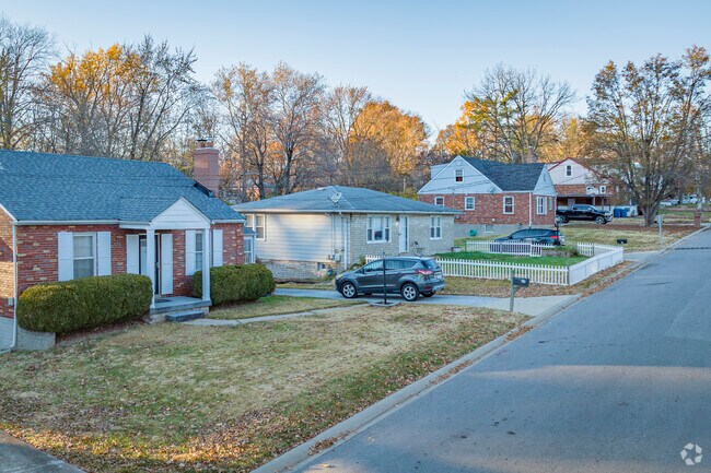 Cape Cods and ranch-style homes are common in Dellwood.