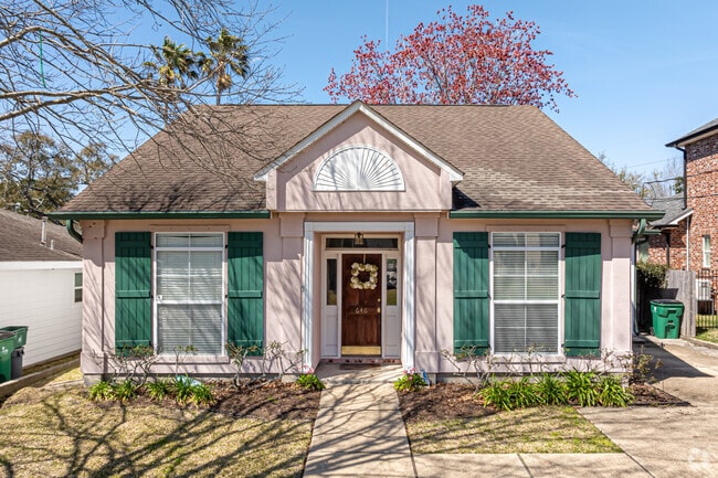 Cottages can be found when looking to move to River Ridge.