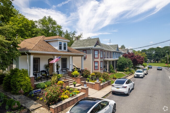 North of the downtown area, more modern home styles can be found.