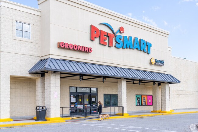 Plenty of retail chains can be found in North Kerr.