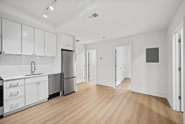 Brand-New Luxury Residences in the Heart of Historic Capitol Hill, Washington, DC 20003 - photo 6