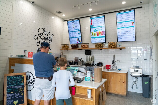 Dunham Pointe locals refresh at Main Squeeze Juice Co.