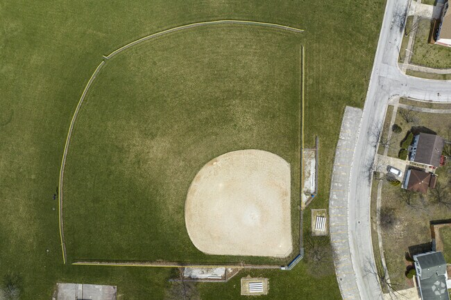 Glaeser Park offers excellent baseball amenities in Richton Park, IL.