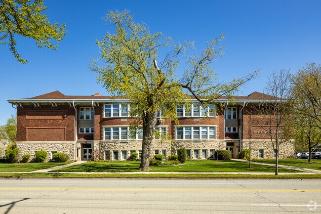 Ogden Ave Elementary School serves students in grades K-5.