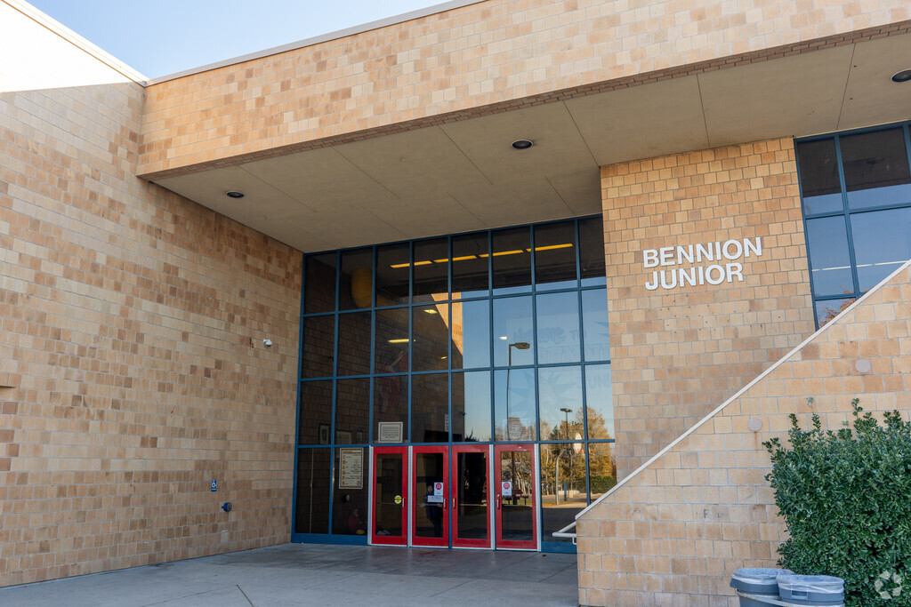 Bennion Jr High School provides education in the neighborhood of 
Taylorsville.