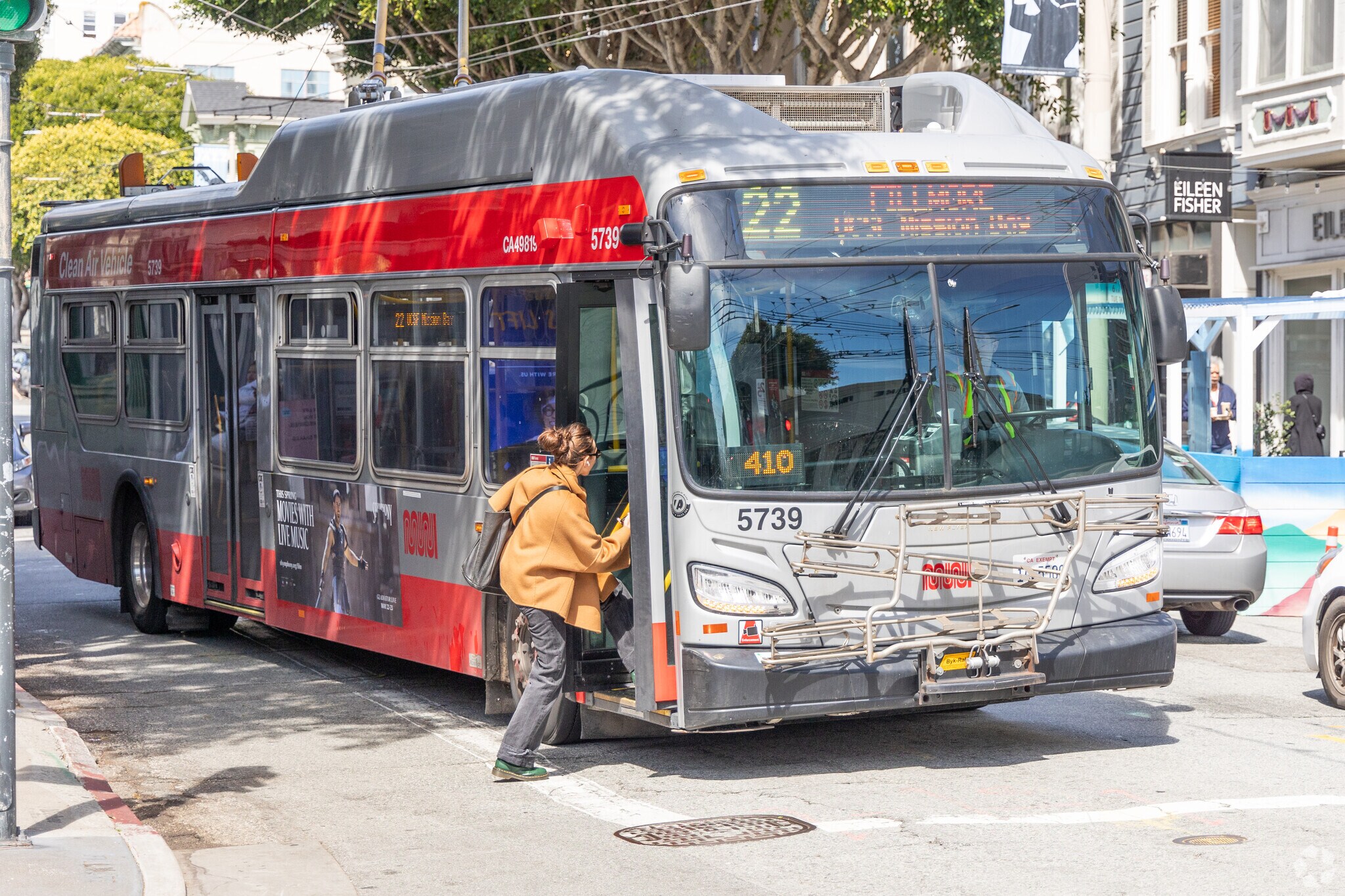 Throughout Pacific Heights residents can find Muni buses.