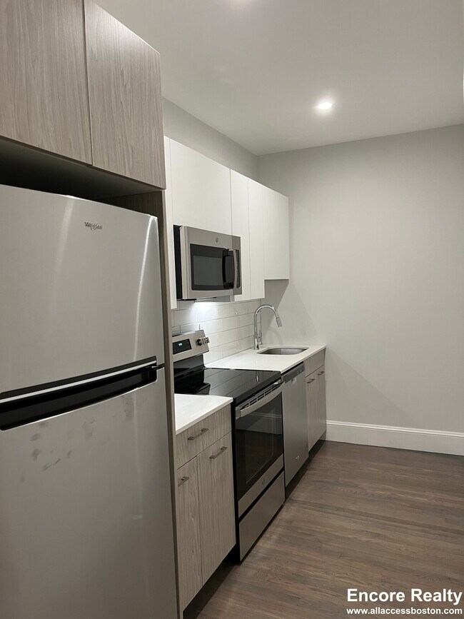 108 Peterborough St unit 108-8, Boston, MA 02215 - photo 2