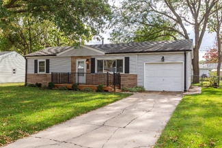 213 Highland Dr, Gretna, NE 68028