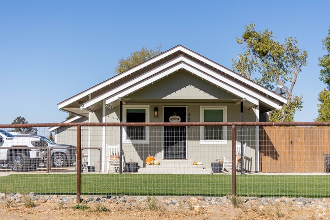 Homes in Whitley Gardens typically have a large yard.