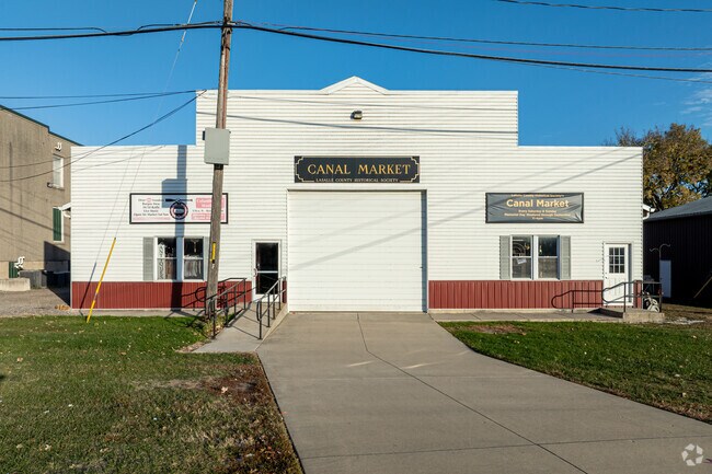 The La Salle County Historical Society’s Canal Market hosts weekend vendors from May through September and events like Vintage Illinois, North Utica's long-running wine festival.