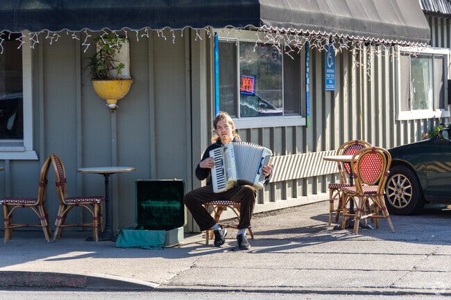 San Simeon is close to downtown Cambria where music fills the streets.