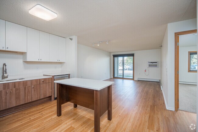 1BR, 1BA - 760SF - Kitchen